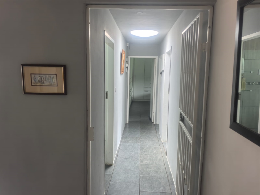 5 Bedroom Property for Sale in Little Falls Gauteng