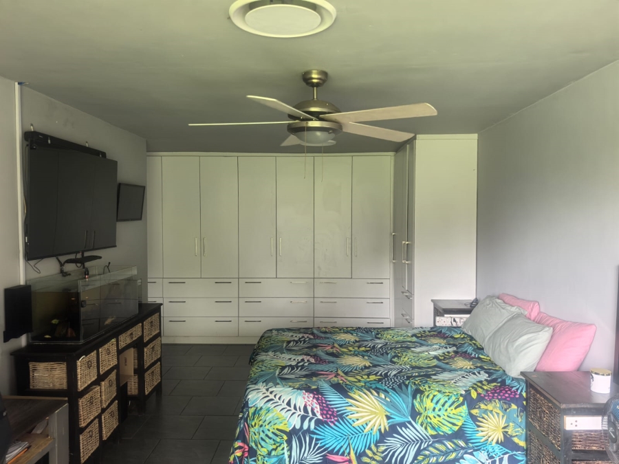 5 Bedroom Property for Sale in Little Falls Gauteng