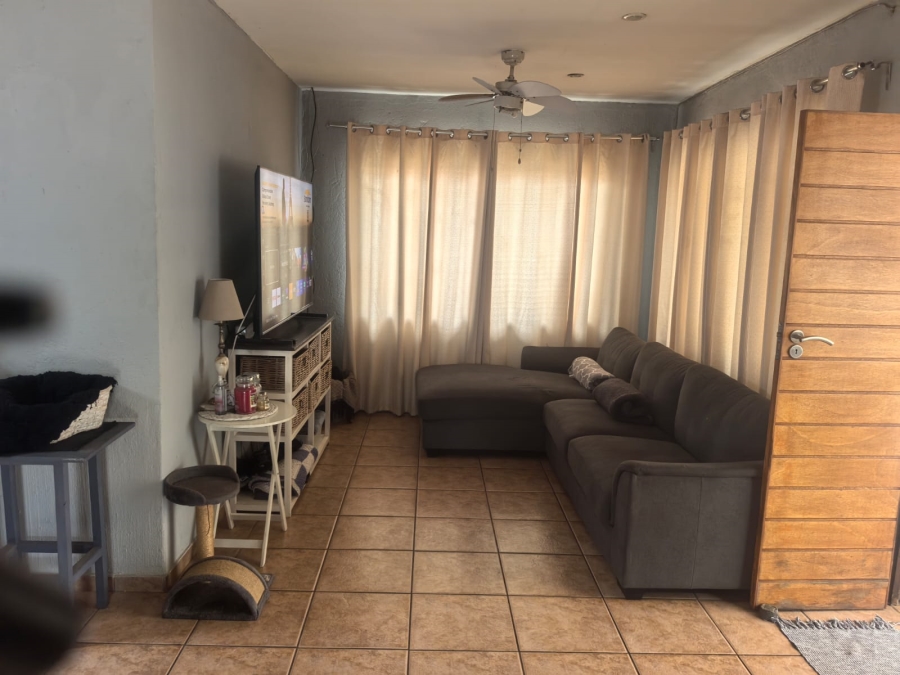 5 Bedroom Property for Sale in Little Falls Gauteng