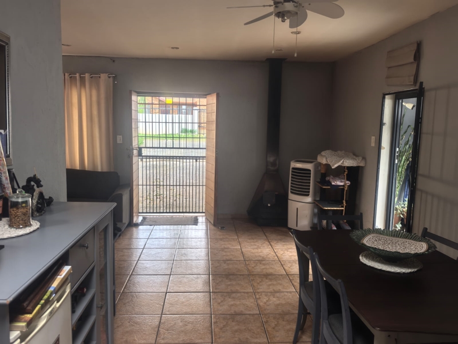 5 Bedroom Property for Sale in Little Falls Gauteng