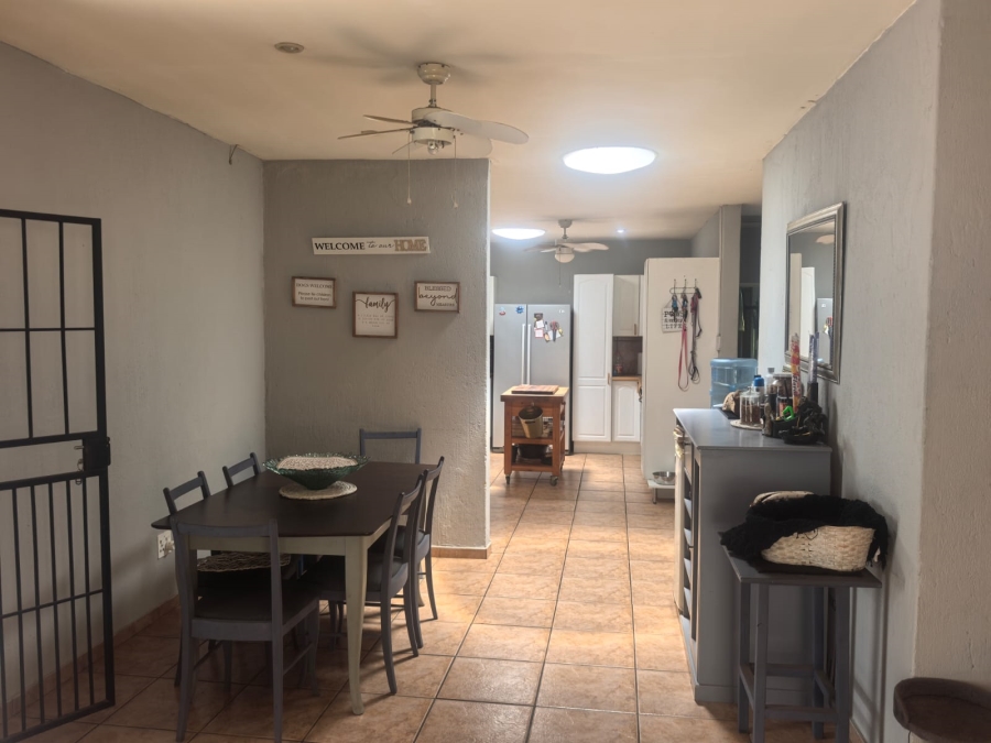 5 Bedroom Property for Sale in Little Falls Gauteng