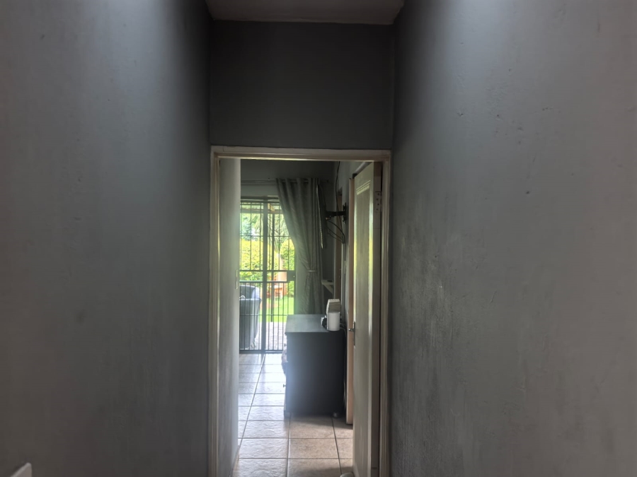 5 Bedroom Property for Sale in Little Falls Gauteng