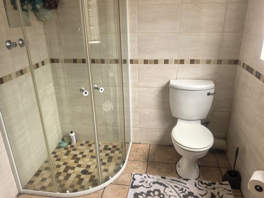 5 Bedroom Property for Sale in Little Falls Gauteng