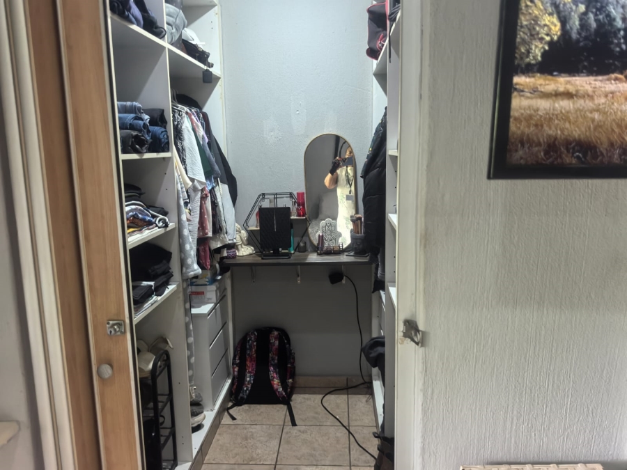 5 Bedroom Property for Sale in Little Falls Gauteng