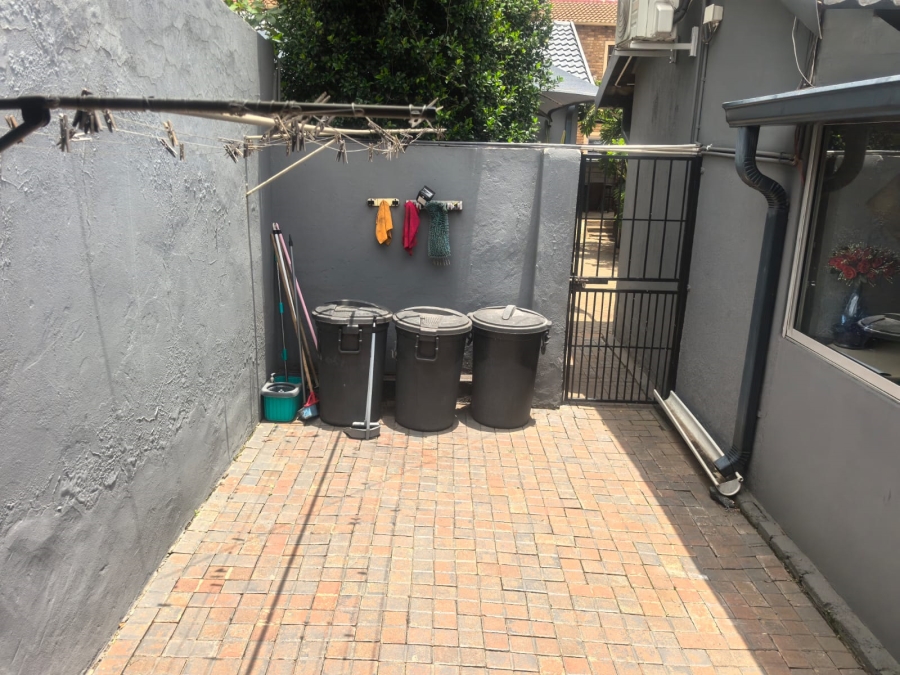 5 Bedroom Property for Sale in Little Falls Gauteng