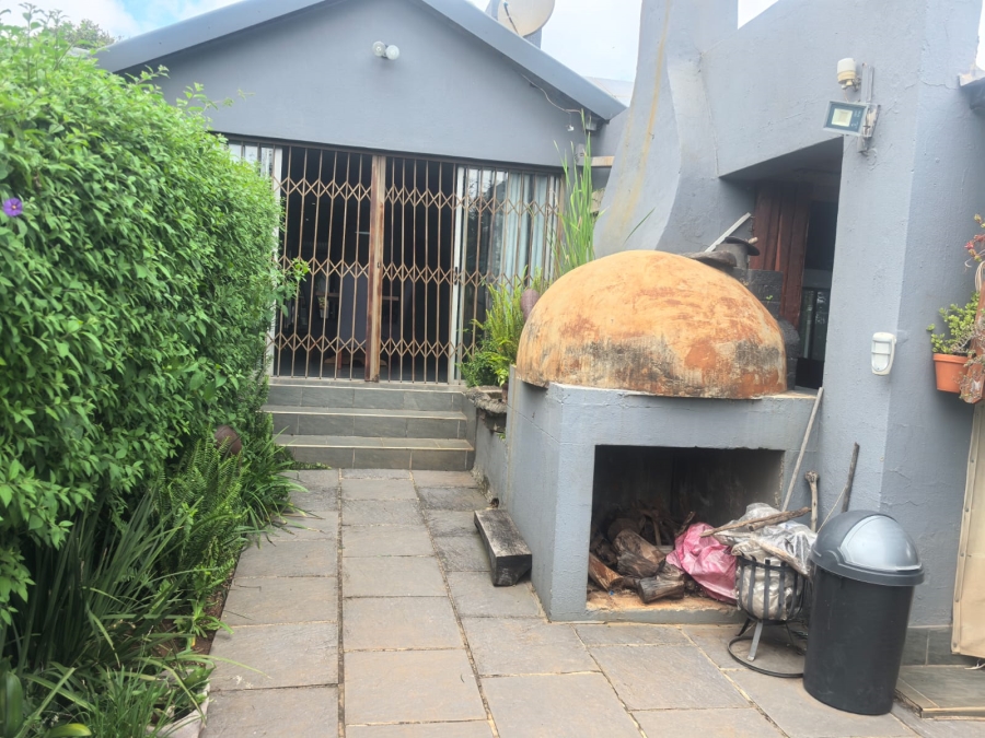 5 Bedroom Property for Sale in Little Falls Gauteng