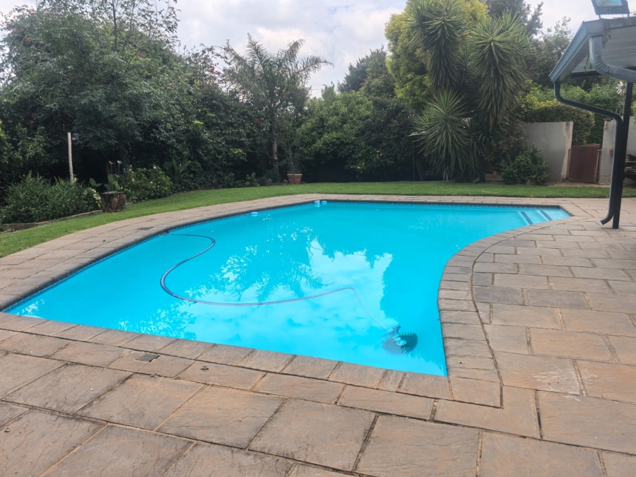 5 Bedroom Property for Sale in Little Falls Gauteng