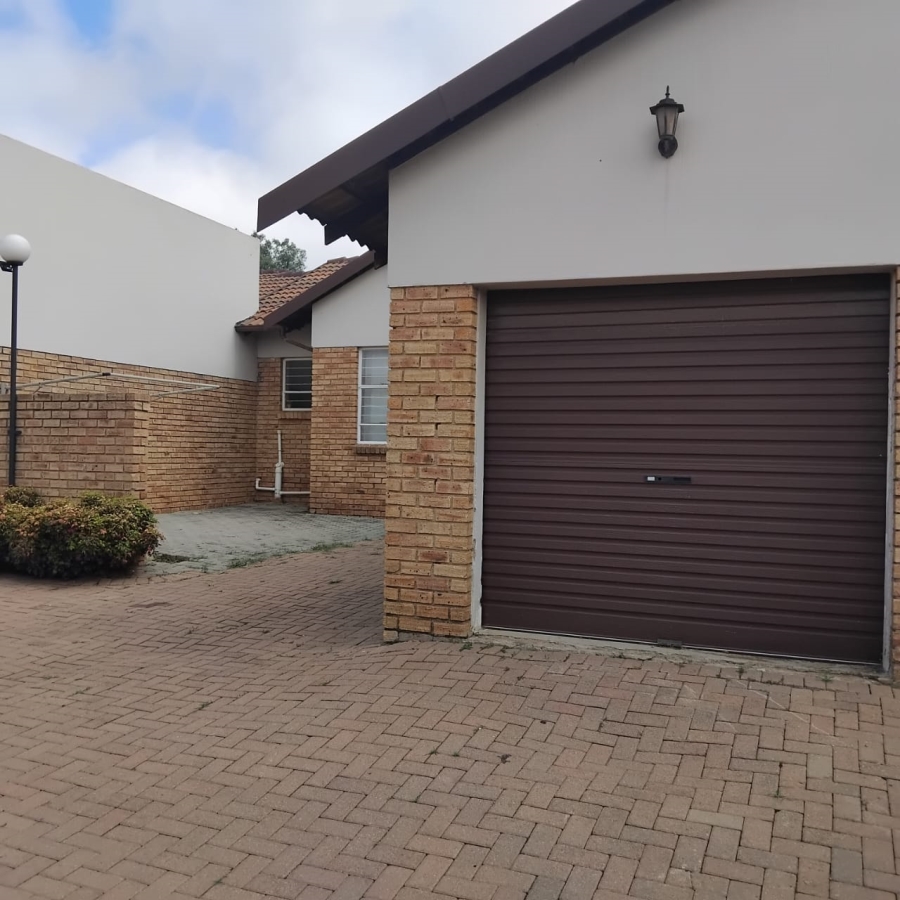 3 Bedroom Property for Sale in Witpoortjie Gauteng