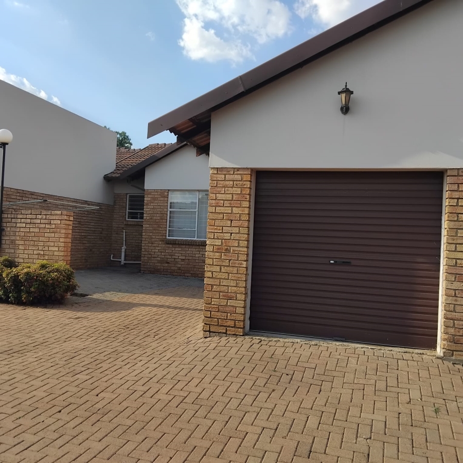 3 Bedroom Property for Sale in Witpoortjie Gauteng