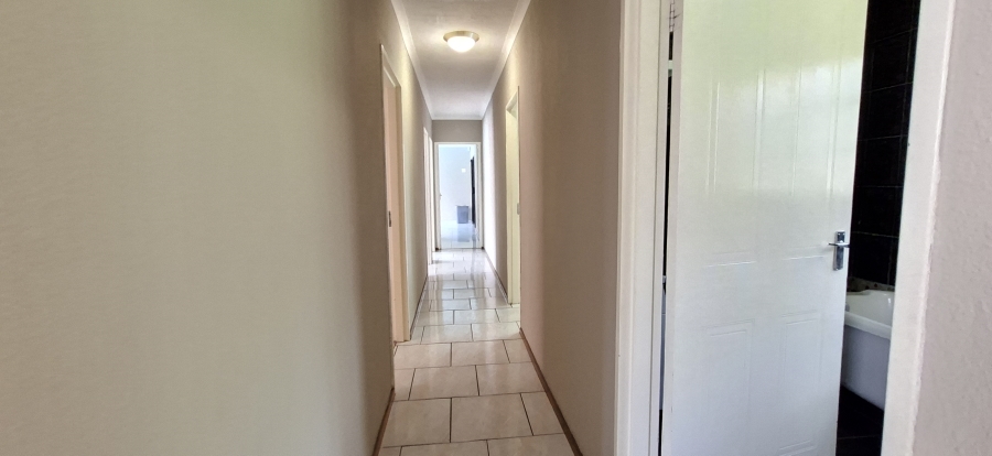 5 Bedroom Property for Sale in Noordheuwel Gauteng