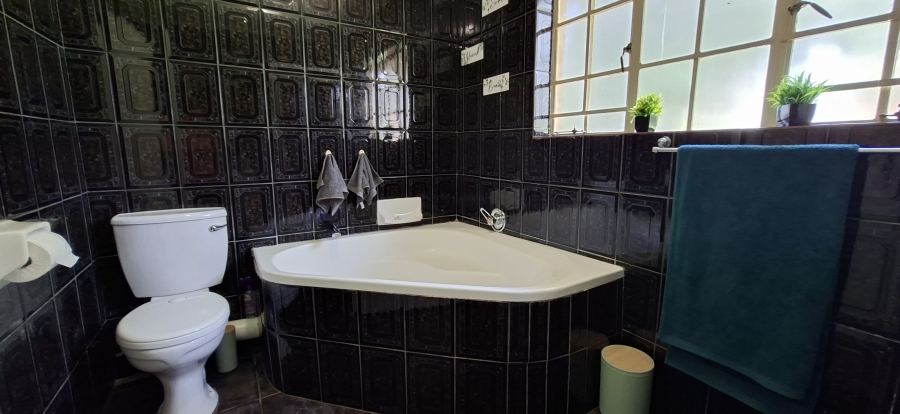 5 Bedroom Property for Sale in Noordheuwel Gauteng