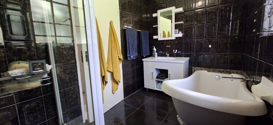 5 Bedroom Property for Sale in Noordheuwel Gauteng