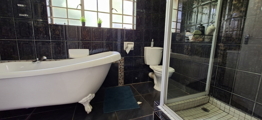 5 Bedroom Property for Sale in Noordheuwel Gauteng