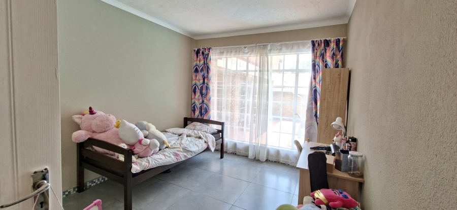 5 Bedroom Property for Sale in Noordheuwel Gauteng