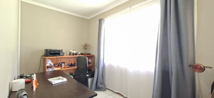 5 Bedroom Property for Sale in Noordheuwel Gauteng