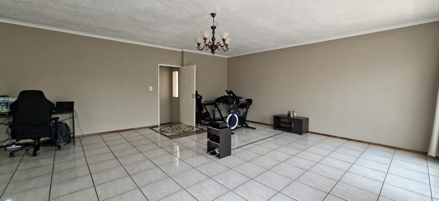 5 Bedroom Property for Sale in Noordheuwel Gauteng