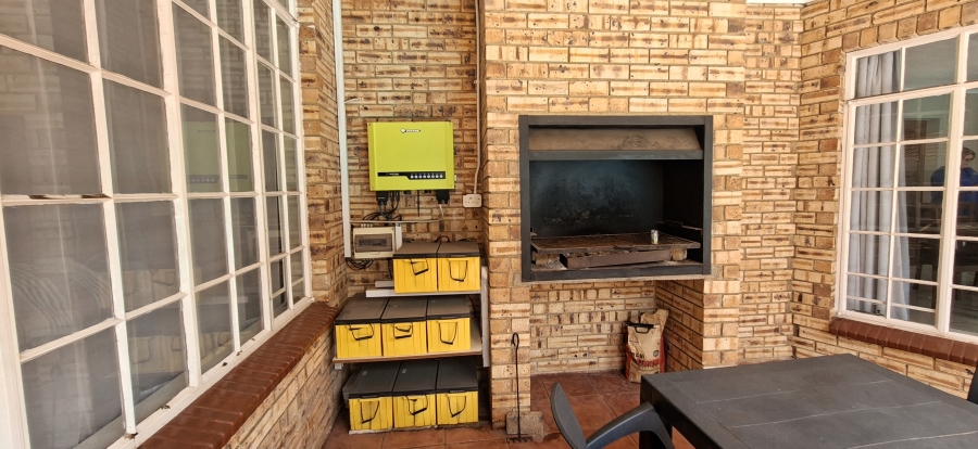 5 Bedroom Property for Sale in Noordheuwel Gauteng