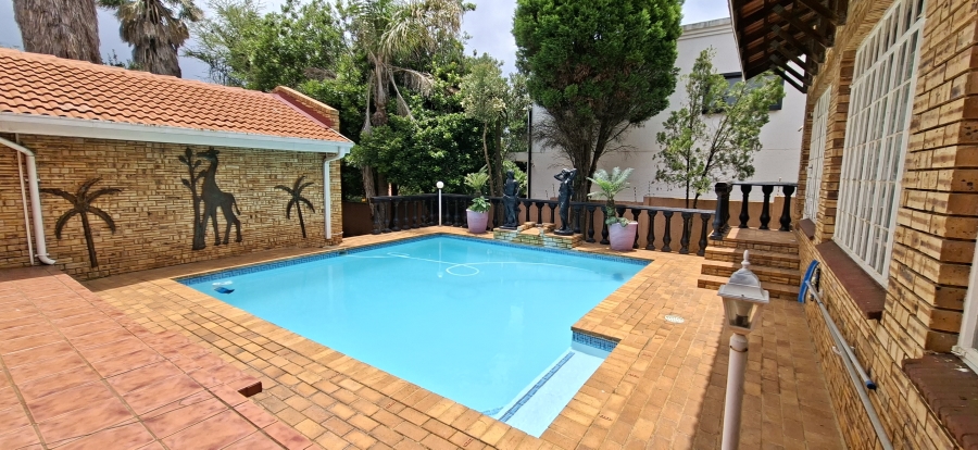 5 Bedroom Property for Sale in Noordheuwel Gauteng