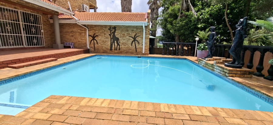 5 Bedroom Property for Sale in Noordheuwel Gauteng