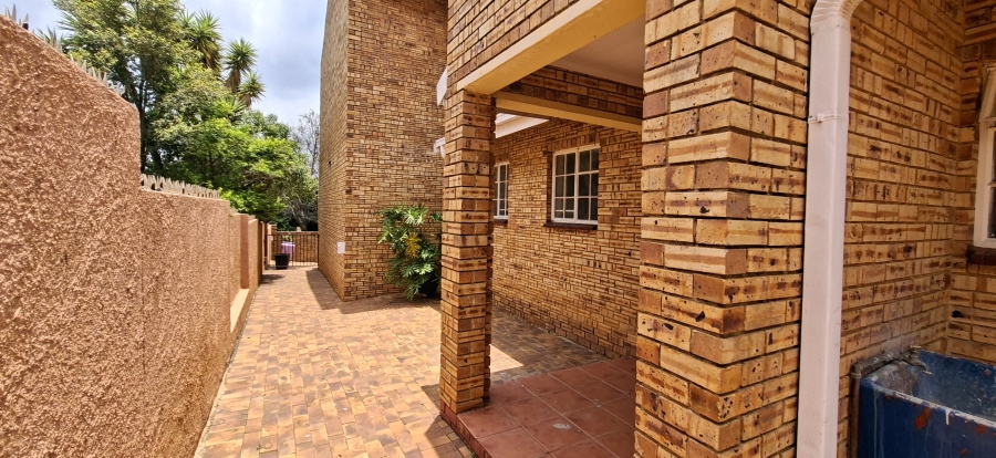 5 Bedroom Property for Sale in Noordheuwel Gauteng