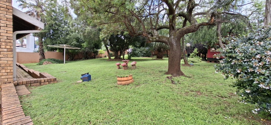 5 Bedroom Property for Sale in Noordheuwel Gauteng