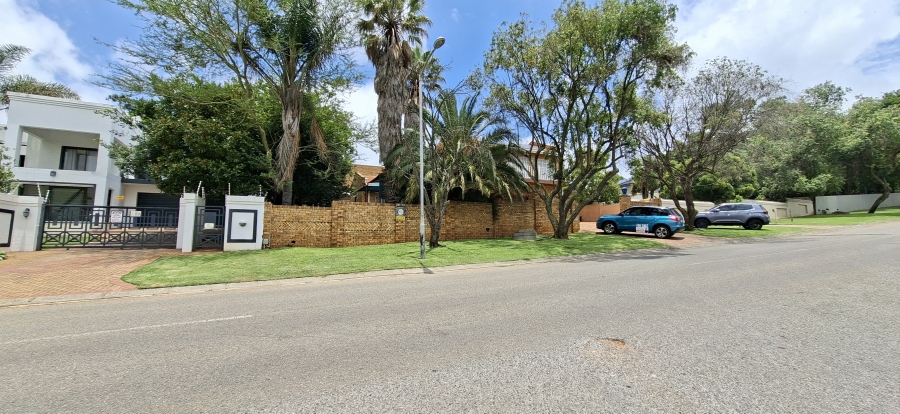 5 Bedroom Property for Sale in Noordheuwel Gauteng