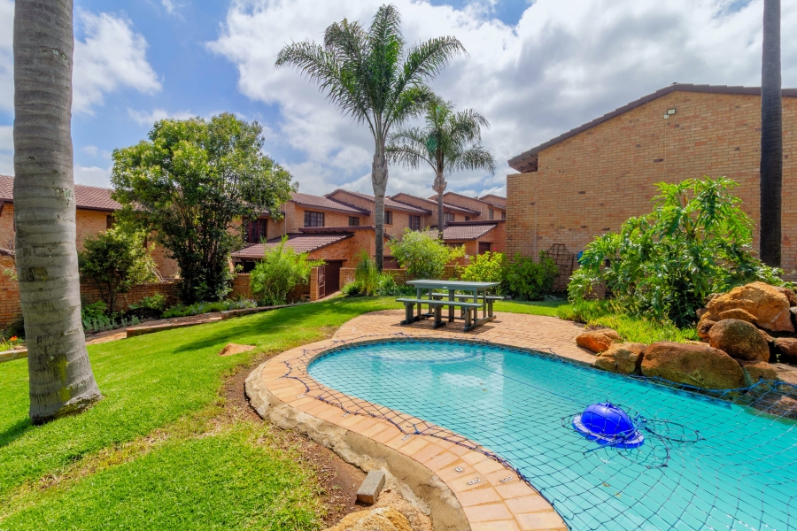 2 Bedroom Property for Sale in Radiokop Gauteng