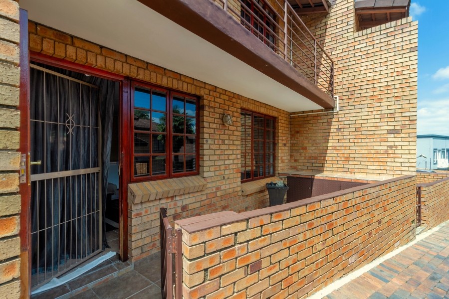 2 Bedroom Property for Sale in Radiokop Gauteng
