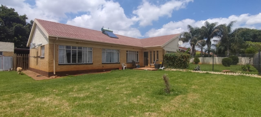 3 Bedroom Property for Sale in Helikonpark Gauteng