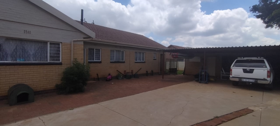 3 Bedroom Property for Sale in Helikonpark Gauteng