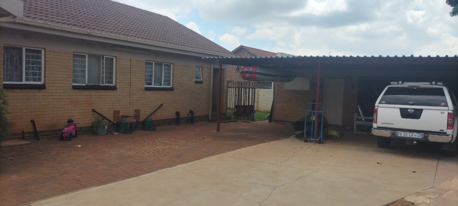 3 Bedroom Property for Sale in Helikonpark Gauteng