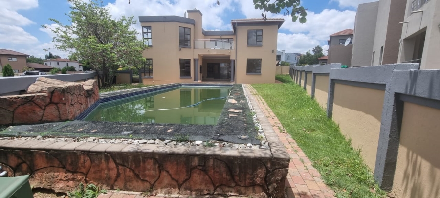 To Let 4 Bedroom Property for Rent in Crescent Wood Country Estate Gauteng
