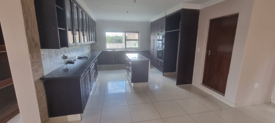 To Let 4 Bedroom Property for Rent in Crescent Wood Country Estate Gauteng