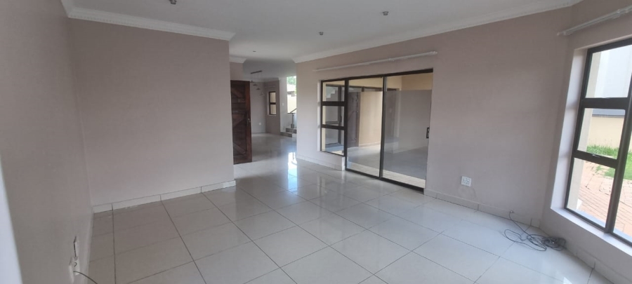 To Let 4 Bedroom Property for Rent in Crescent Wood Country Estate Gauteng