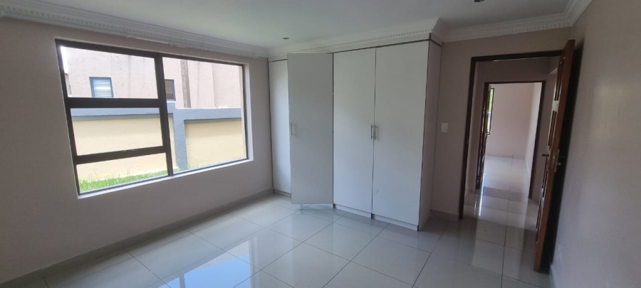 To Let 4 Bedroom Property for Rent in Crescent Wood Country Estate Gauteng