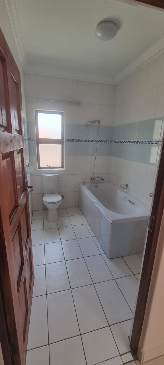 To Let 4 Bedroom Property for Rent in Crescent Wood Country Estate Gauteng