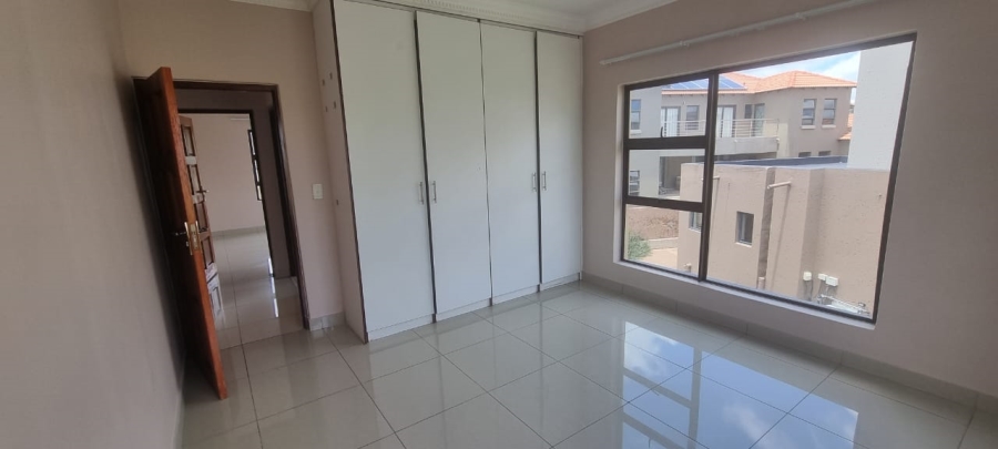 To Let 4 Bedroom Property for Rent in Crescent Wood Country Estate Gauteng