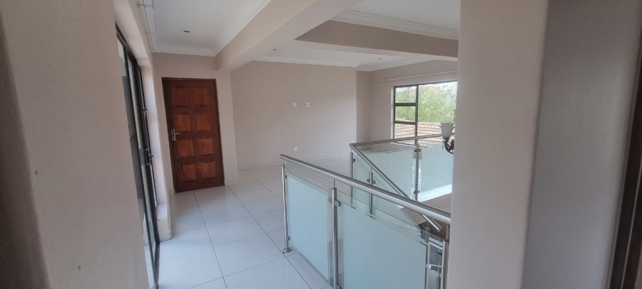 To Let 4 Bedroom Property for Rent in Crescent Wood Country Estate Gauteng