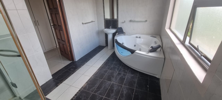 To Let 4 Bedroom Property for Rent in Crescent Wood Country Estate Gauteng