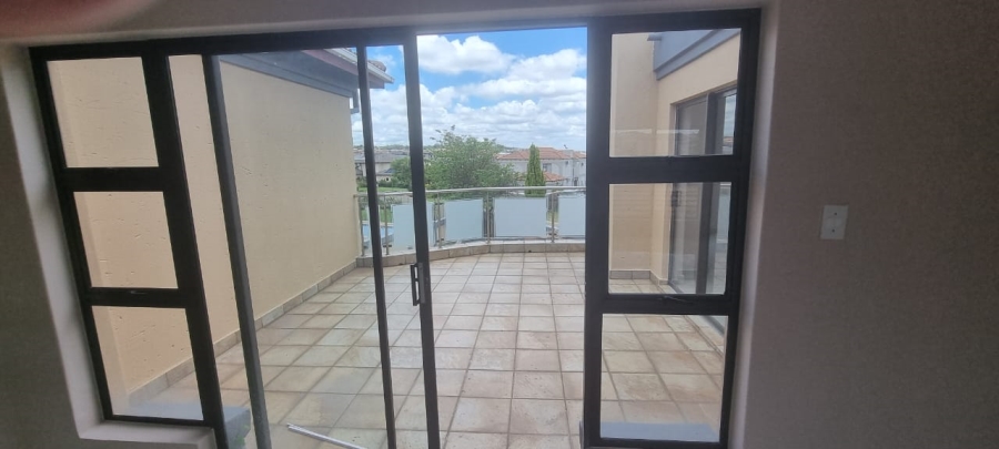 To Let 4 Bedroom Property for Rent in Crescent Wood Country Estate Gauteng