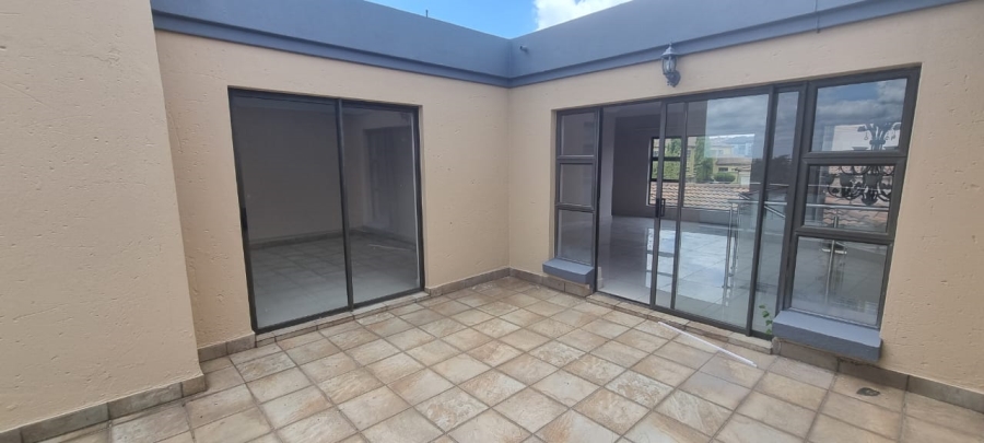 To Let 4 Bedroom Property for Rent in Crescent Wood Country Estate Gauteng