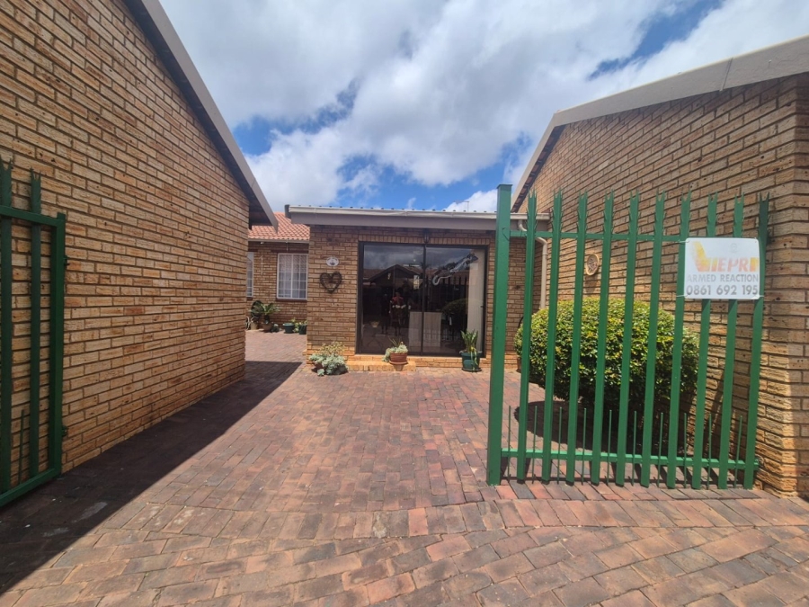 3 Bedroom Property for Sale in Noordheuwel Gauteng
