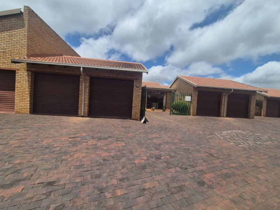 3 Bedroom Property for Sale in Noordheuwel Gauteng