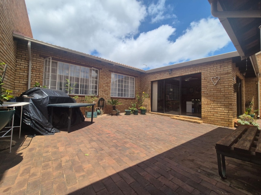 3 Bedroom Property for Sale in Noordheuwel Gauteng