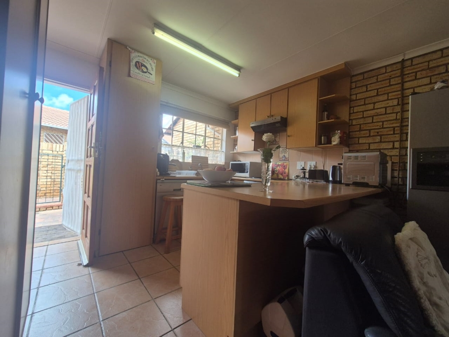 3 Bedroom Property for Sale in Noordheuwel Gauteng