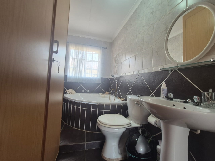 3 Bedroom Property for Sale in Noordheuwel Gauteng