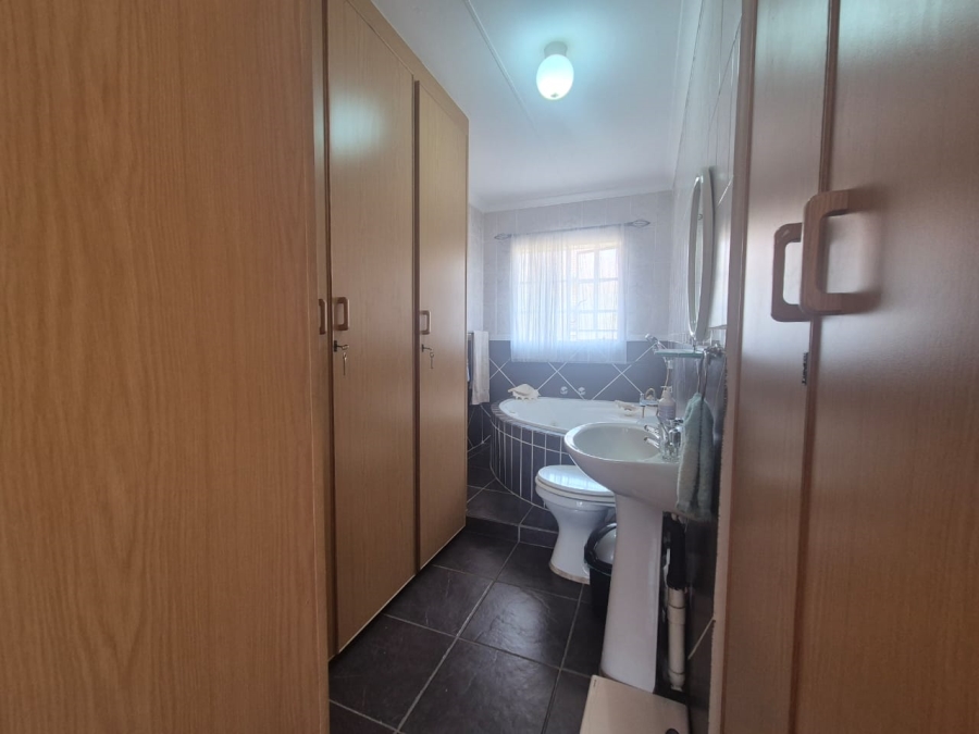 3 Bedroom Property for Sale in Noordheuwel Gauteng
