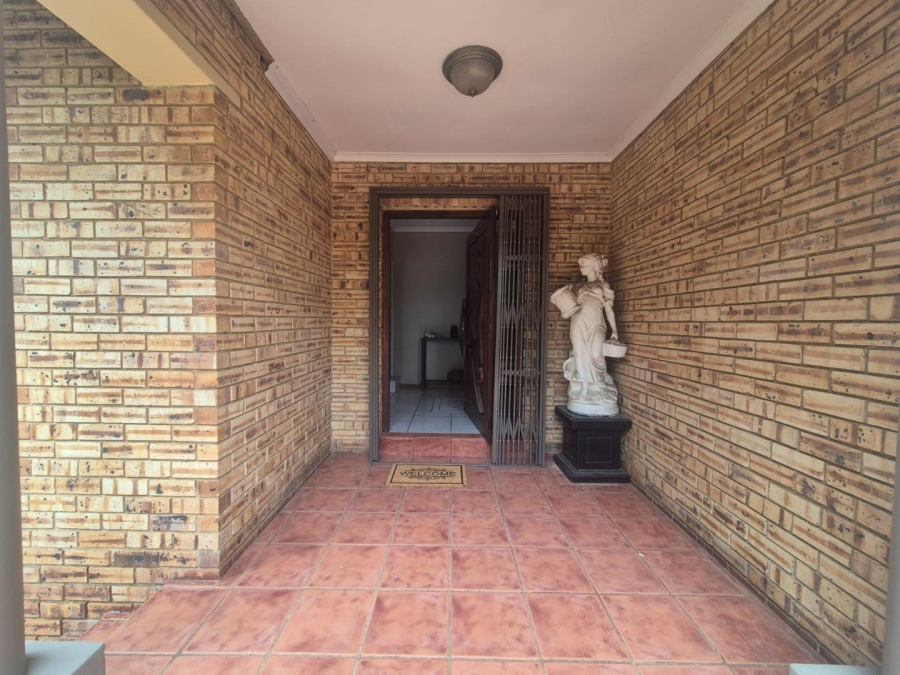 4 Bedroom Property for Sale in Noordheuwel Gauteng