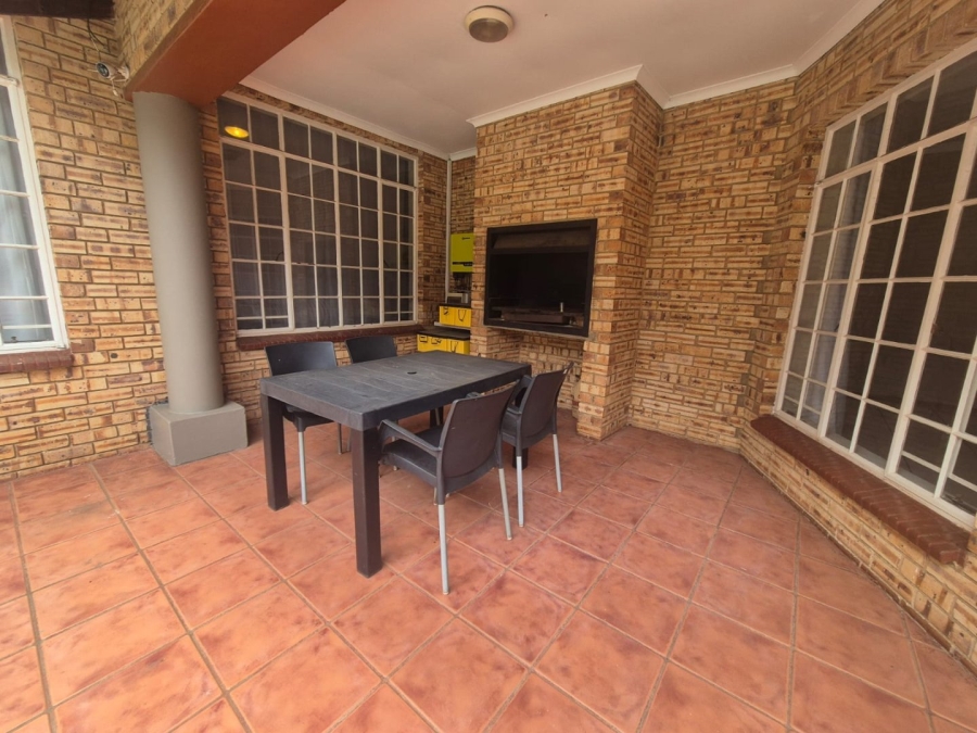 4 Bedroom Property for Sale in Noordheuwel Gauteng