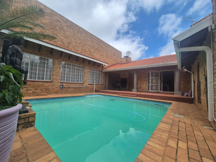 4 Bedroom Property for Sale in Noordheuwel Gauteng